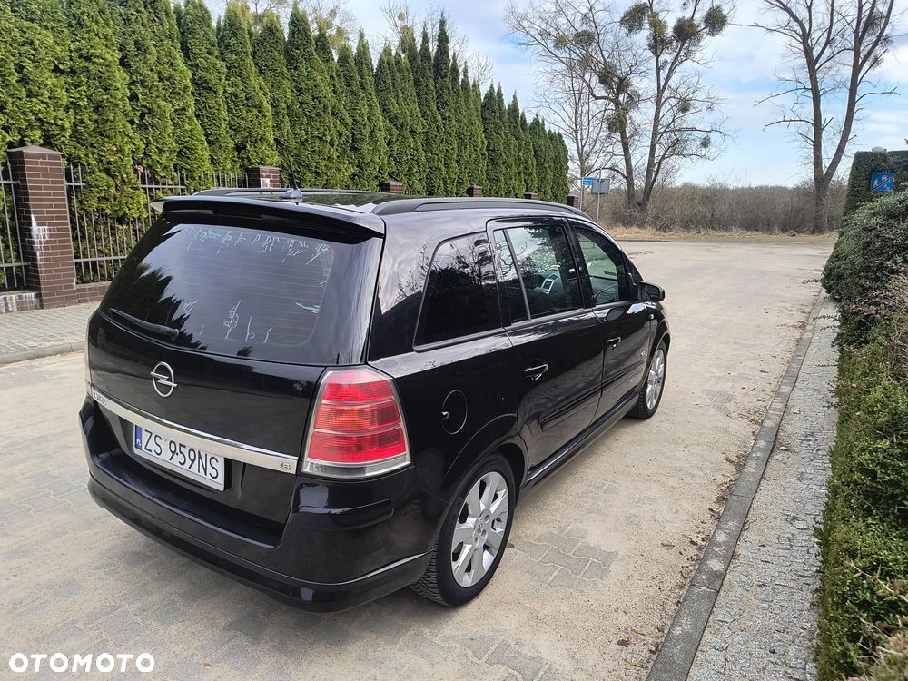 Opel Zafira - 10