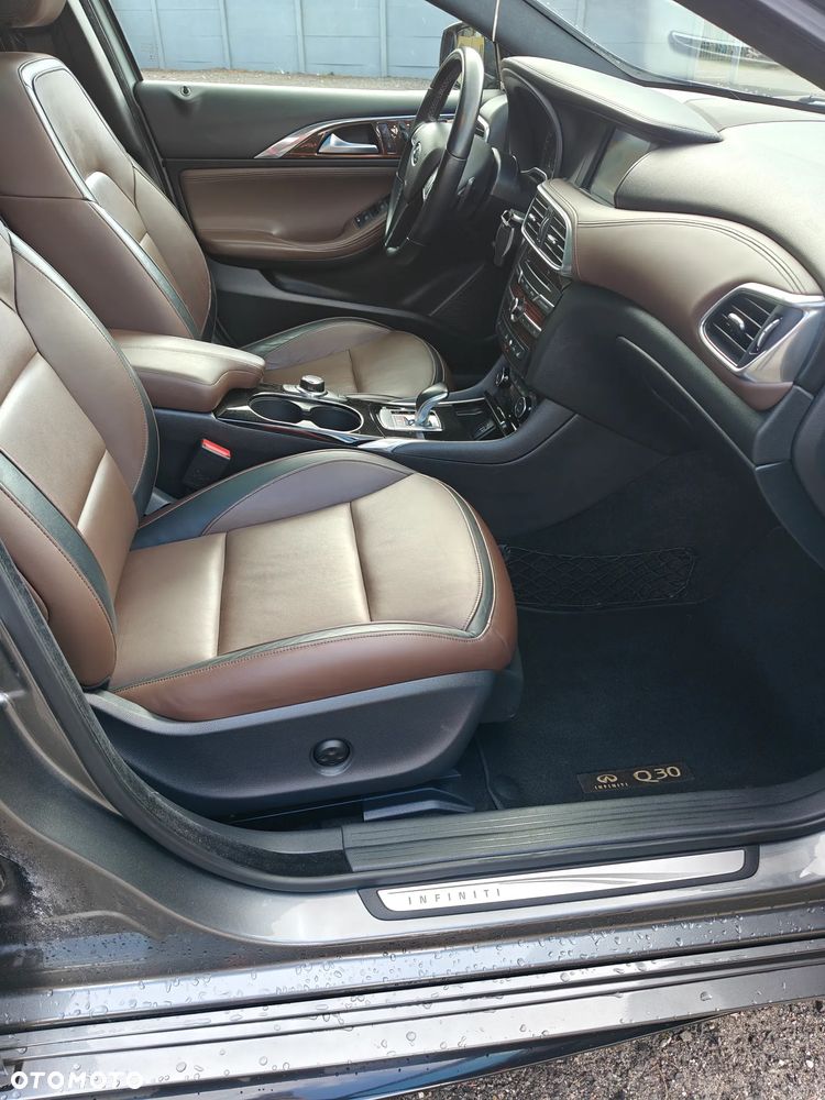 Infiniti Q30 - 13