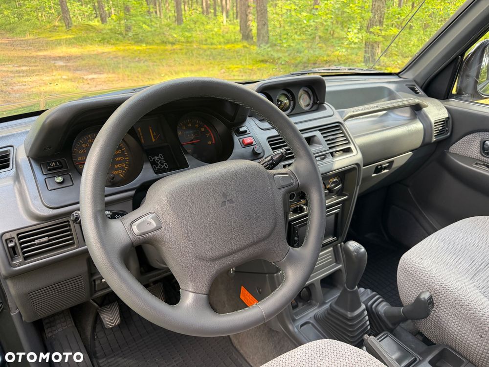 Mitsubishi Pajero - 17