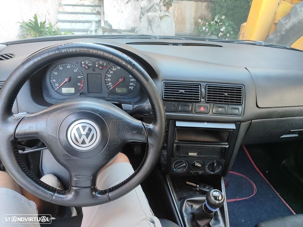 VW Golf - 4