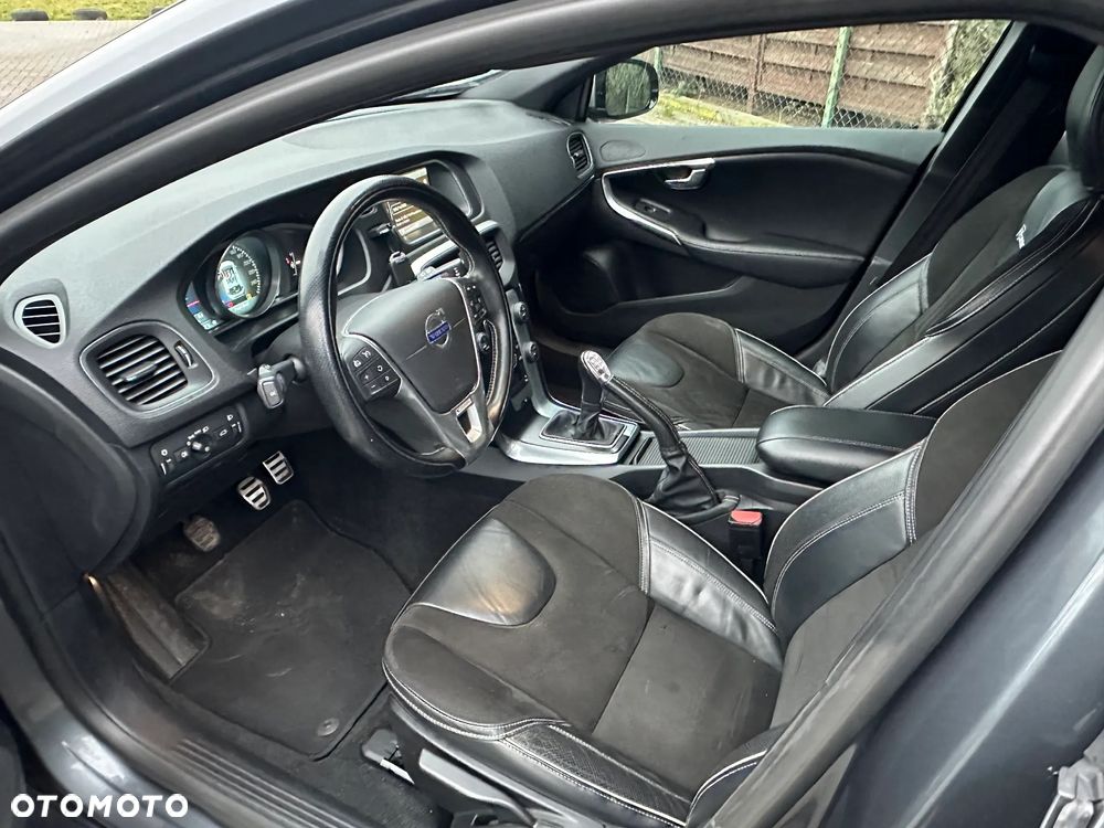 Volvo V40 D2 R Design - 27