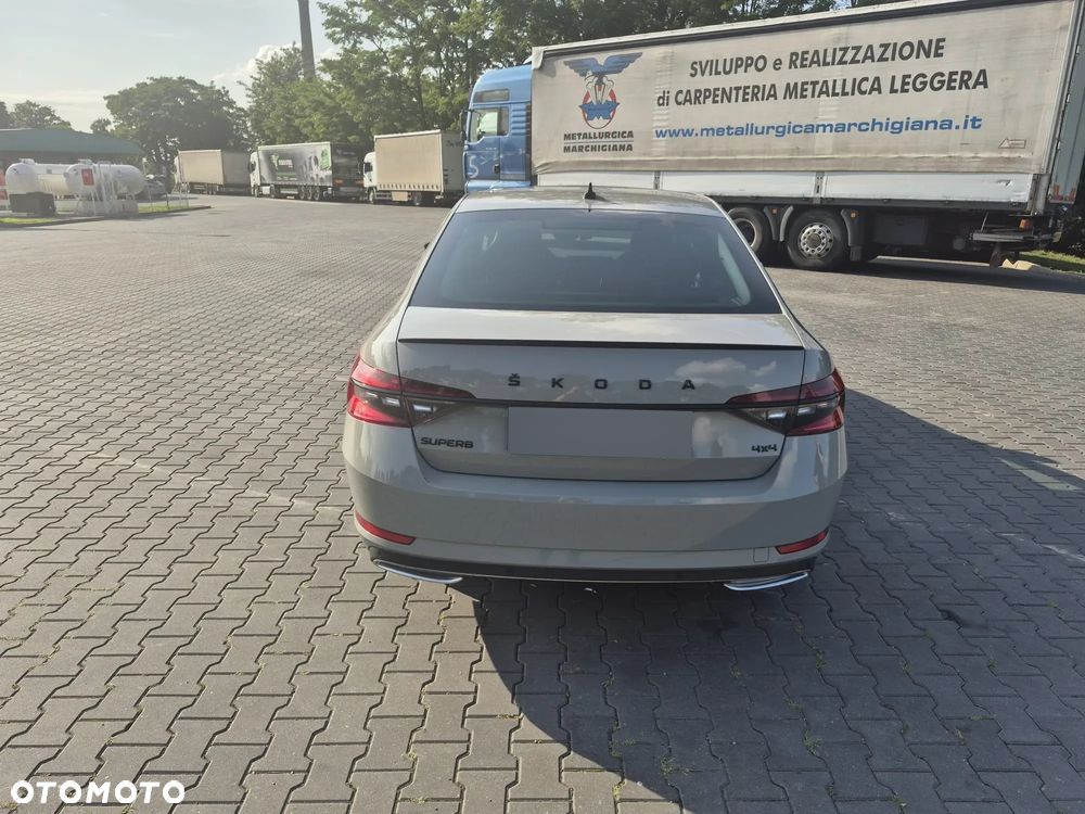 Skoda Superb 2.0 TDI SCR 4x4 Sportline DSG - 15