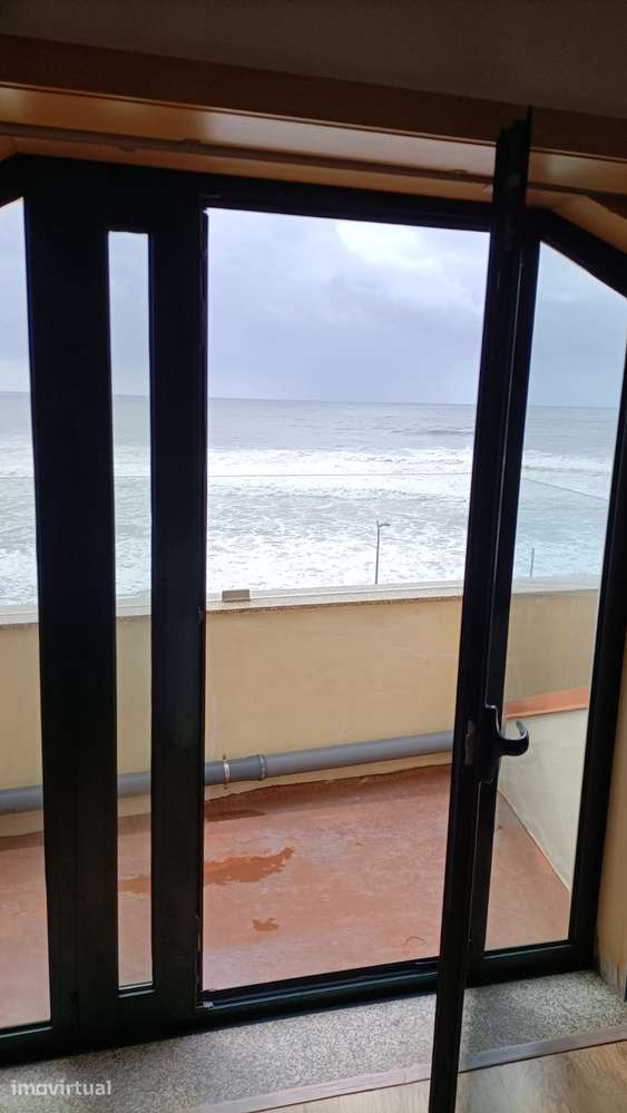 Apartamento T2 vista mar - primeira linha - Grande imagem: 2/9