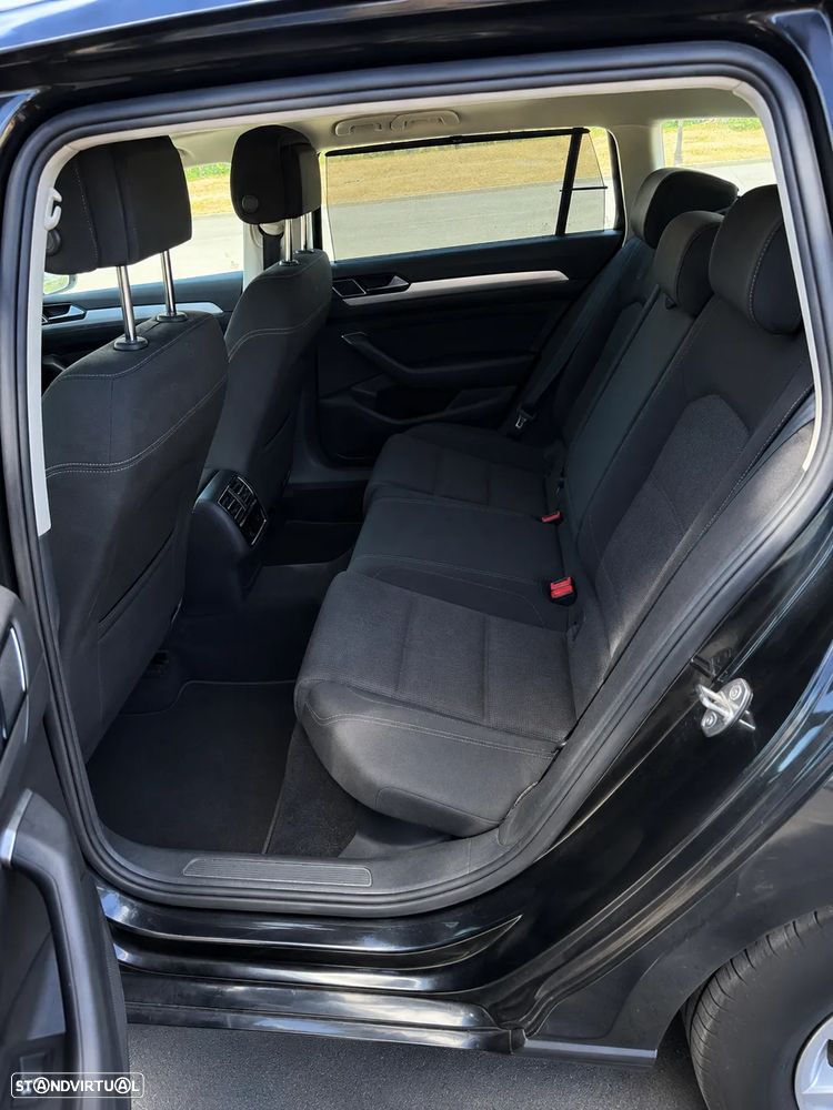 VW Passat Variant 1.6 TDI Confortline DSG - 9