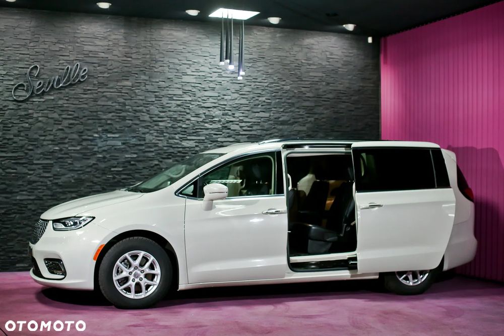 Chrysler Pacifica - 8