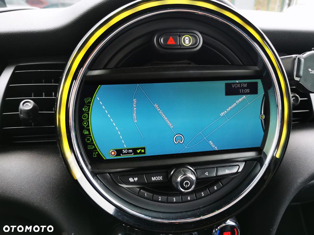 MINI Cooper Standard - 25