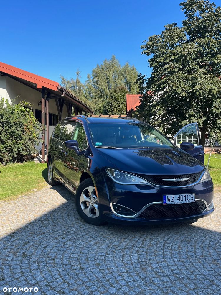 Chrysler Pacifica - 2
