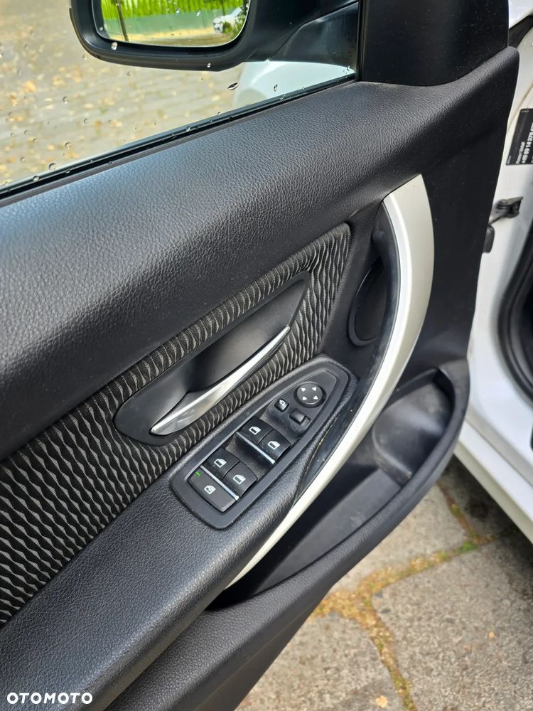 BMW Seria 3 320d xDrive Advantage - 17