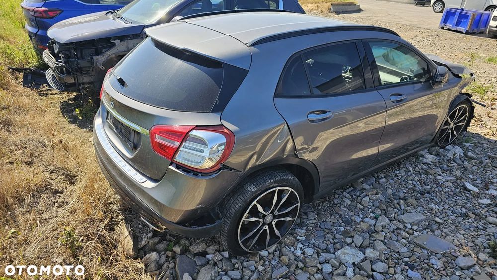 Mercedes-Benz GLA - 7