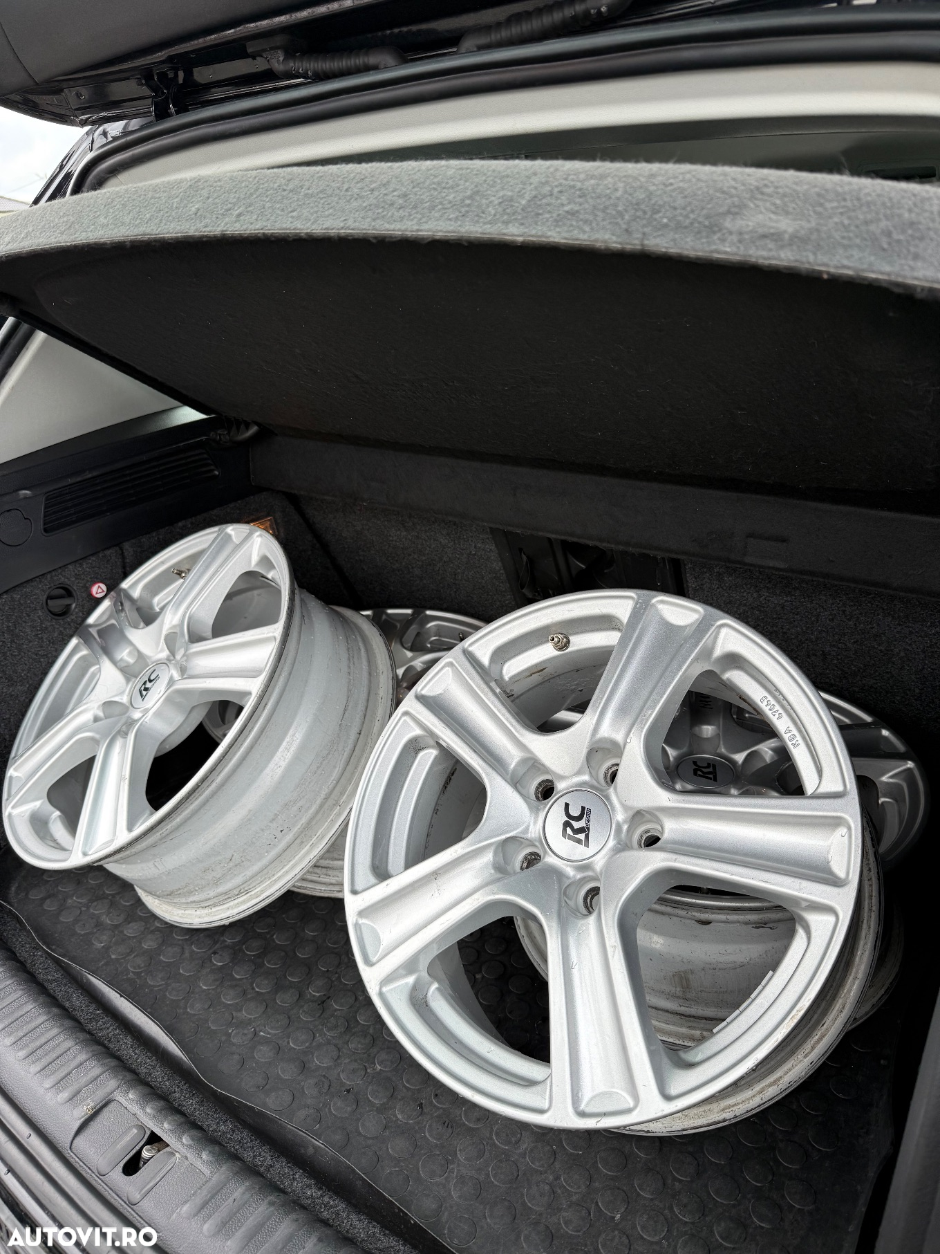 Volkswagen Tiguan - 23