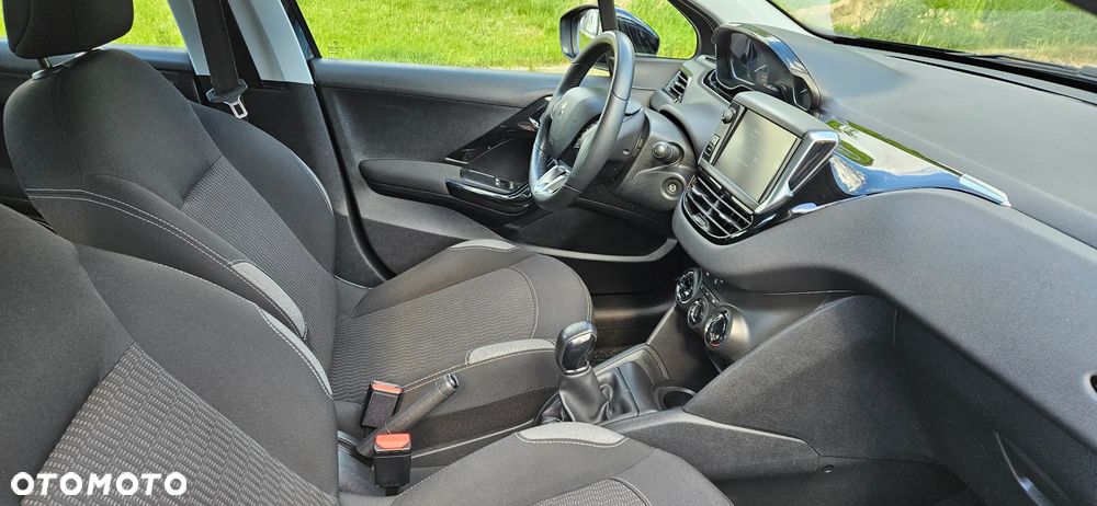 Peugeot 208 - 15