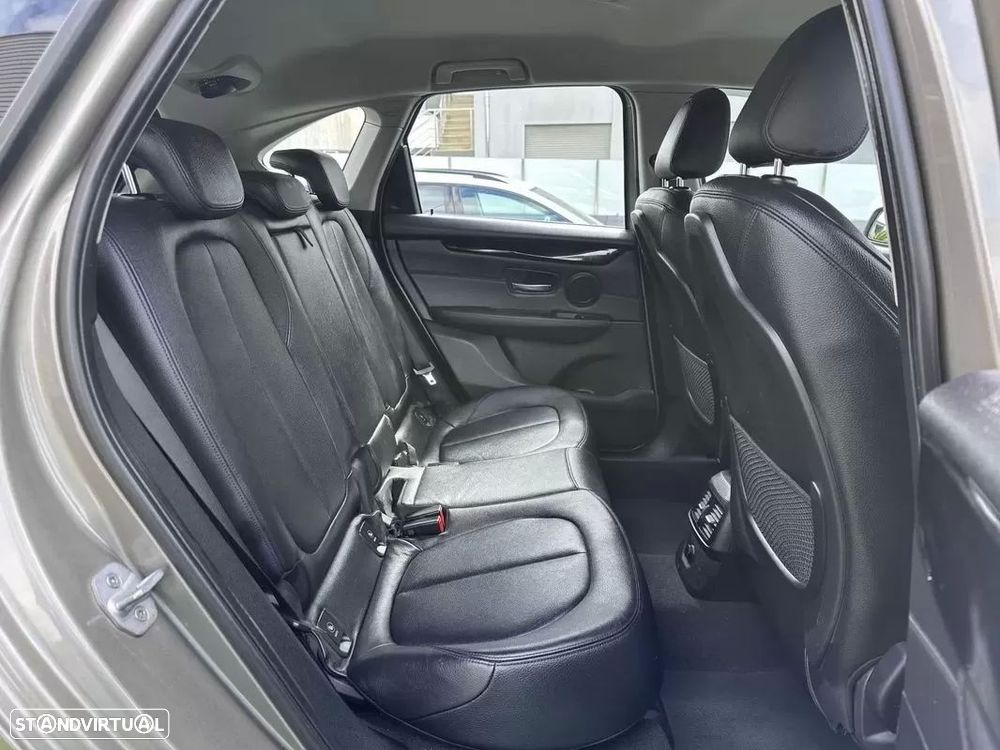 BMW 218 Active Tourer d Line Sport - 61