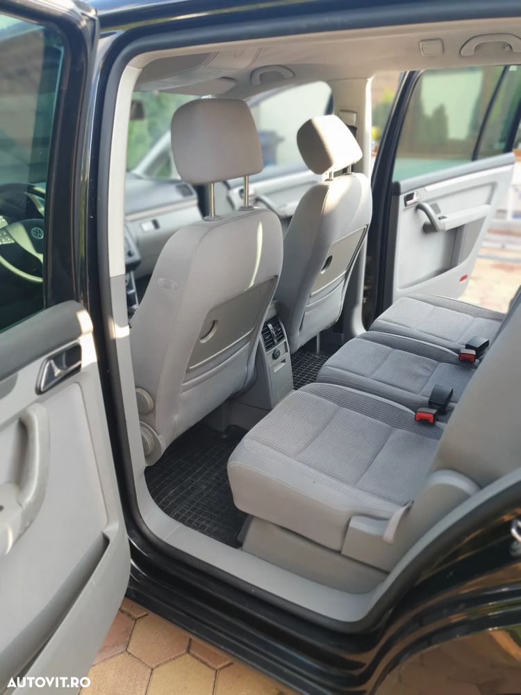 Volkswagen Touran - 24