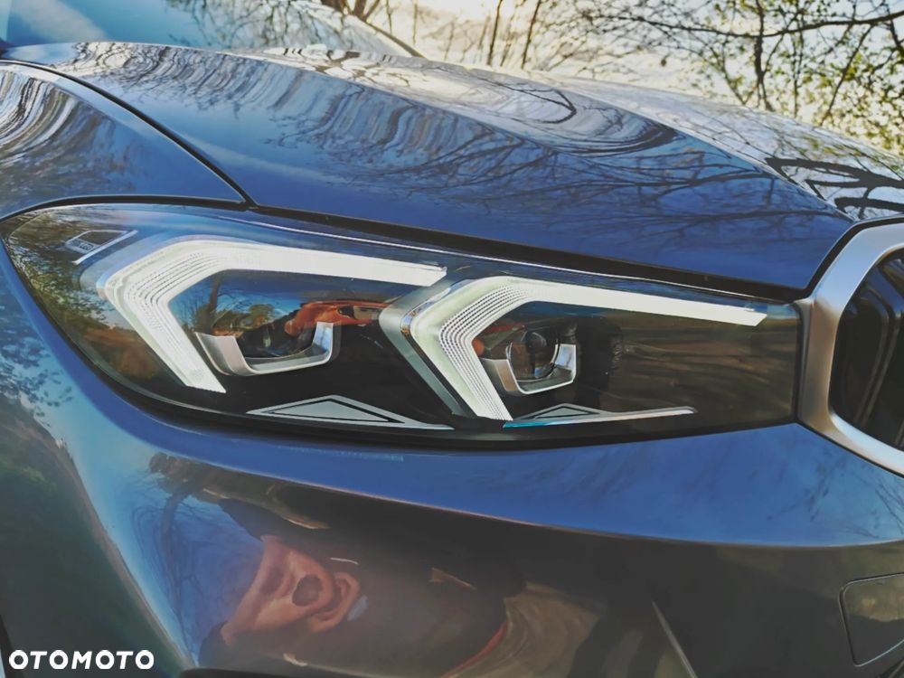 BMW Seria 3 320d xDrive mHEV - 13