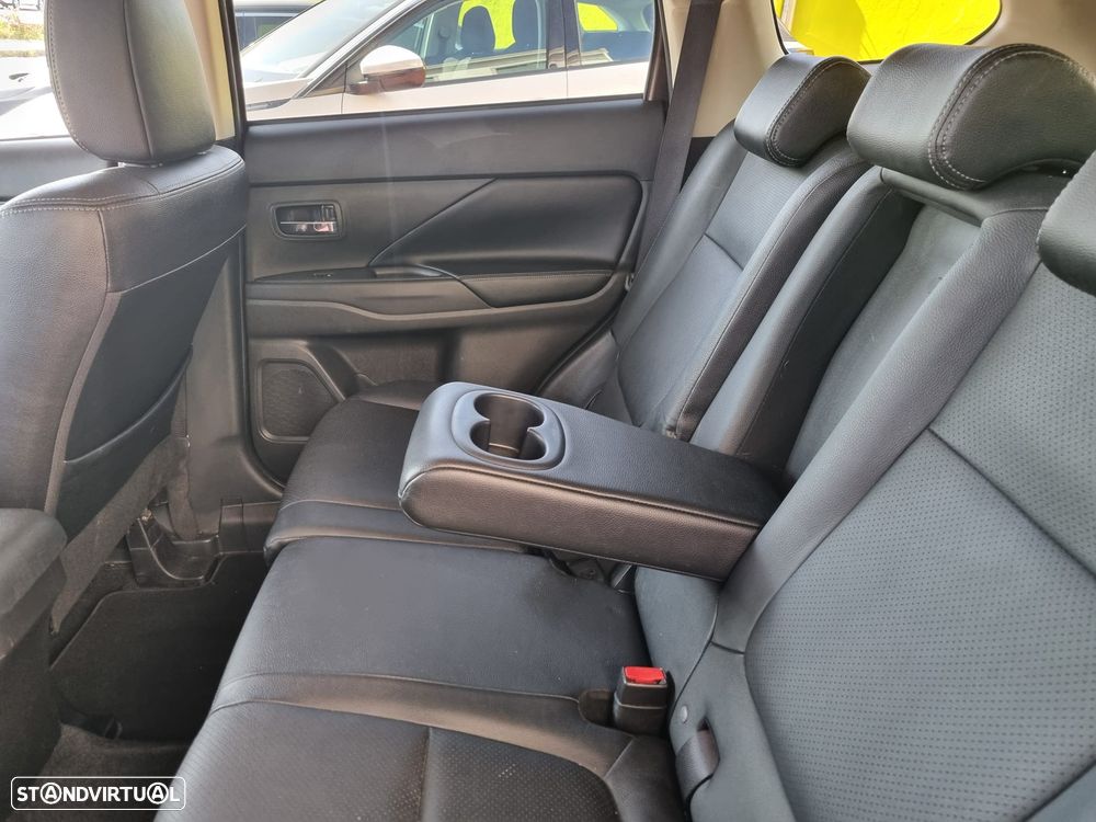 Mitsubishi Outlander 2.2 DI-D Intense - 38