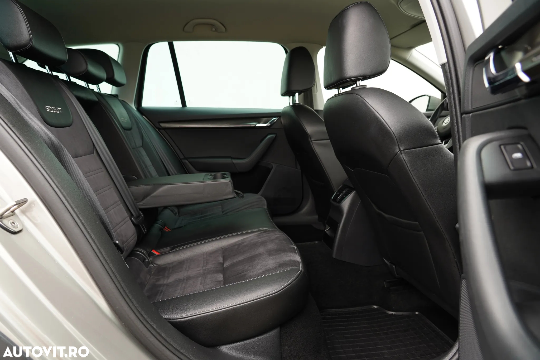 Skoda Octavia Combi 2.0 TDI 4x4 DSG Scout - 16