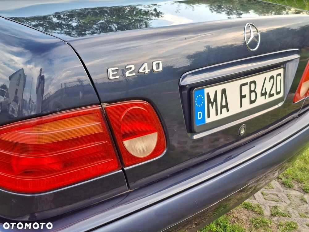 Mercedes-Benz Klasa E 240 Classic - 33