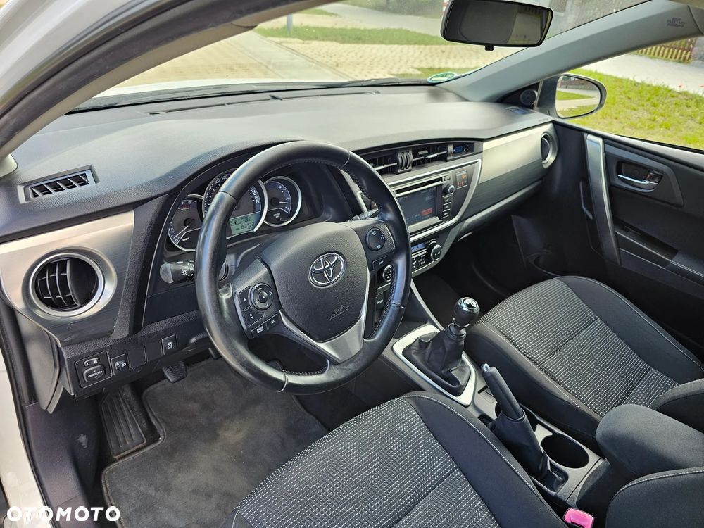 Toyota Auris 1.6 Executive - 28