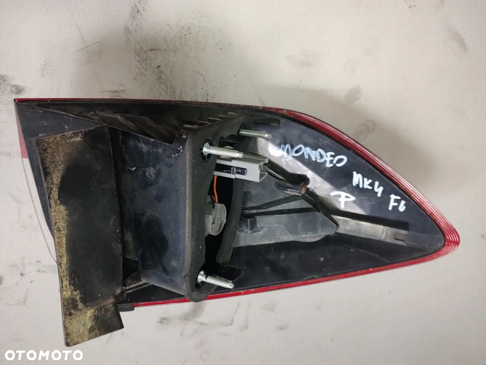 FORD MONDEO MK4 LIFT LAMPA TYŁ PRAWA W BŁOTNIK - 3