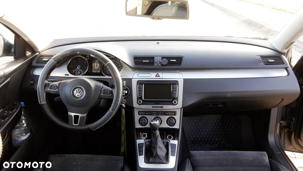 Volkswagen Passat 2.0 TDI DPF Highline - 13