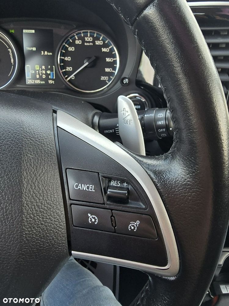 Mitsubishi Outlander - 32