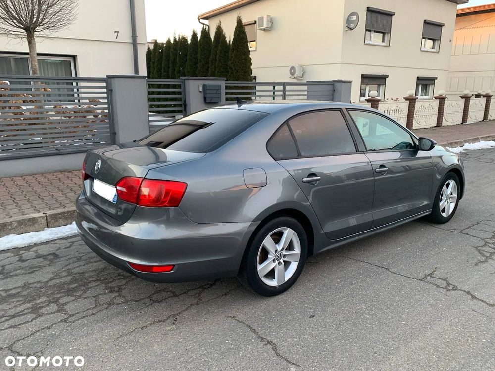 Volkswagen Jetta 1.6 TDI DSG Highline - 3