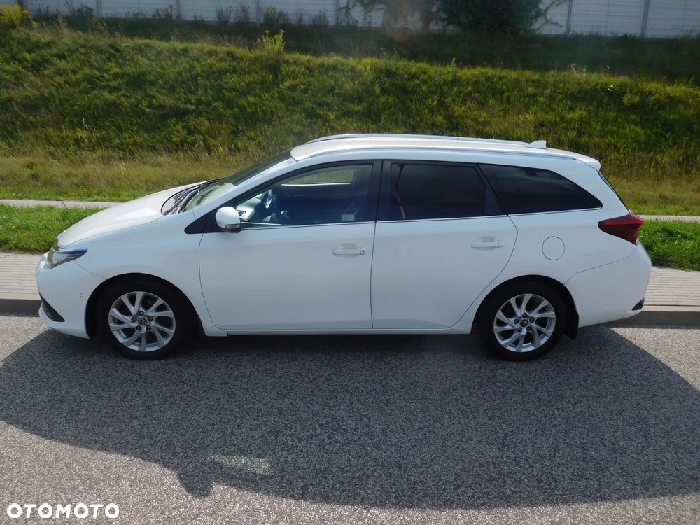 Toyota Auris 1.6 D-4D Premium - 17