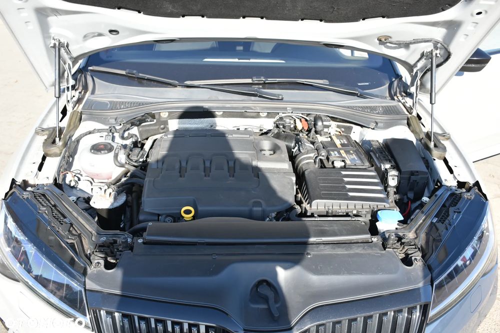 Skoda Superb 2.0 TDI DSG Sportline - 28