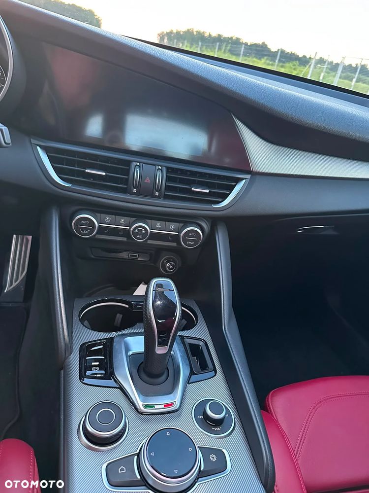 Alfa Romeo Giulia 2.0 Turbo 16V AT8 Veloce - 19