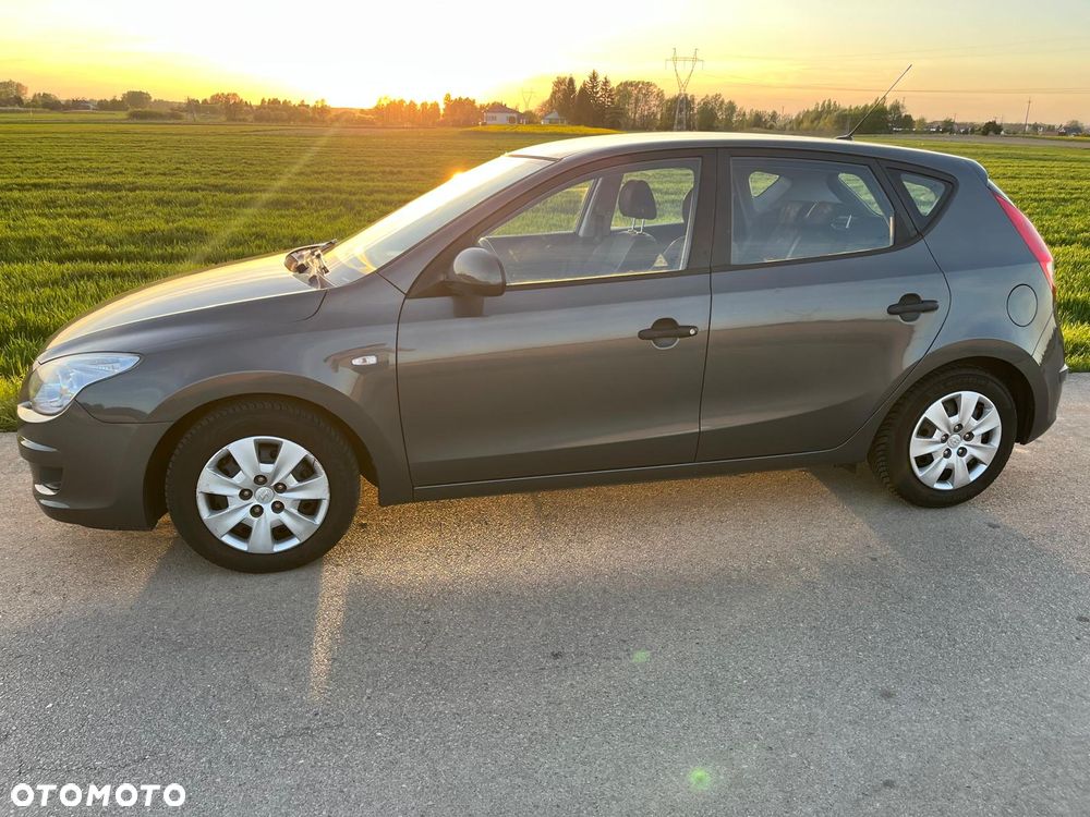 Hyundai i30 1.4 Base + - 14