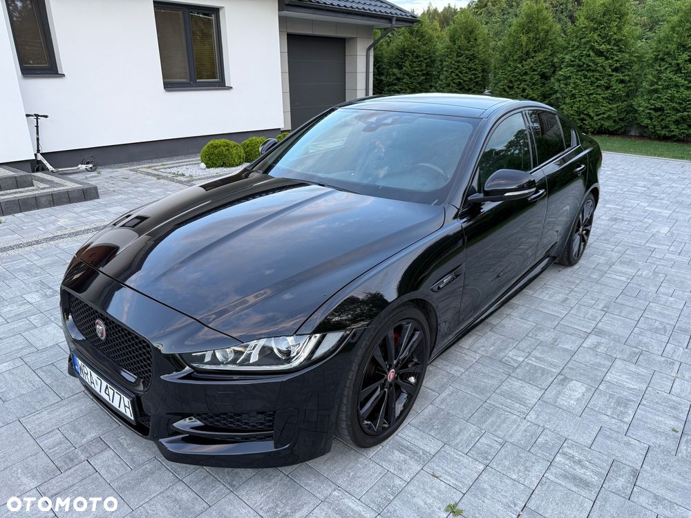 Jaguar XE 2.0 D AWD R-Sport - 19