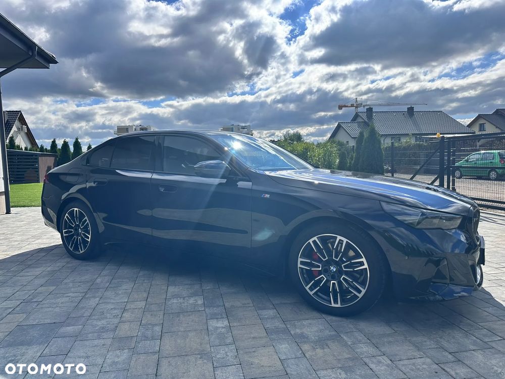 BMW Seria 5 M550i xDrive - 22
