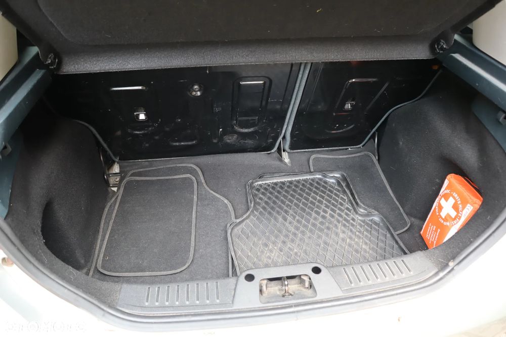Ford Fiesta 1.25 Ambiente - 16