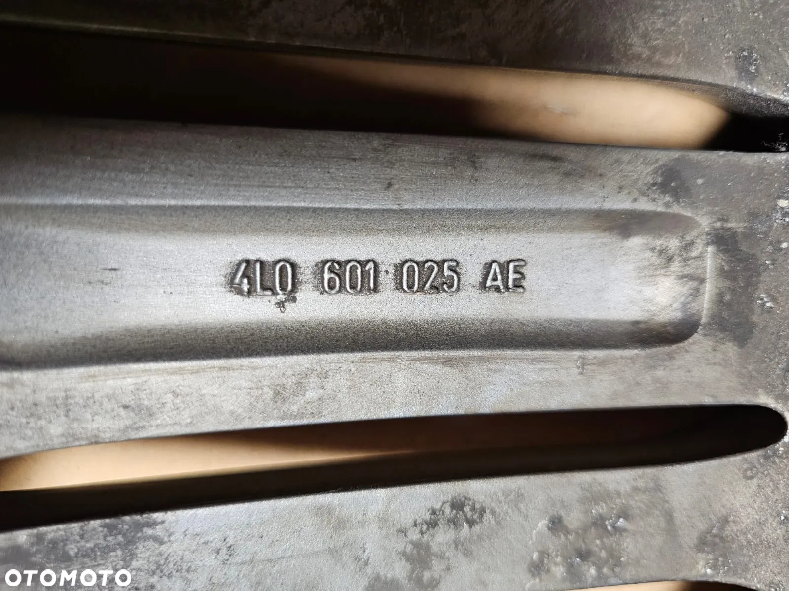 (F27) Audi OE Q7 VW Touareg Porsche Cayenne / 4L0 601 025 AL AE / 10Jx21 ET44 5x112 - 8