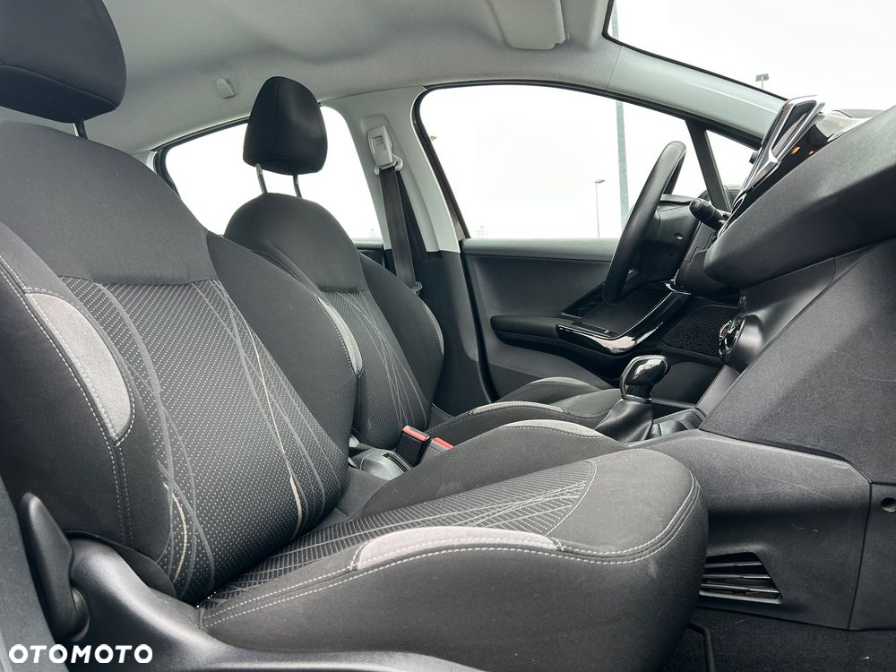 Peugeot 208 1.2 VTi Style - 12