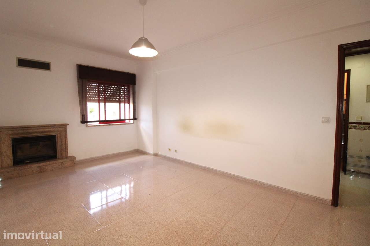 CORROIOS CENTRO - Apartamento T1 Cozinha Independente! - Grande imagem: 3/12