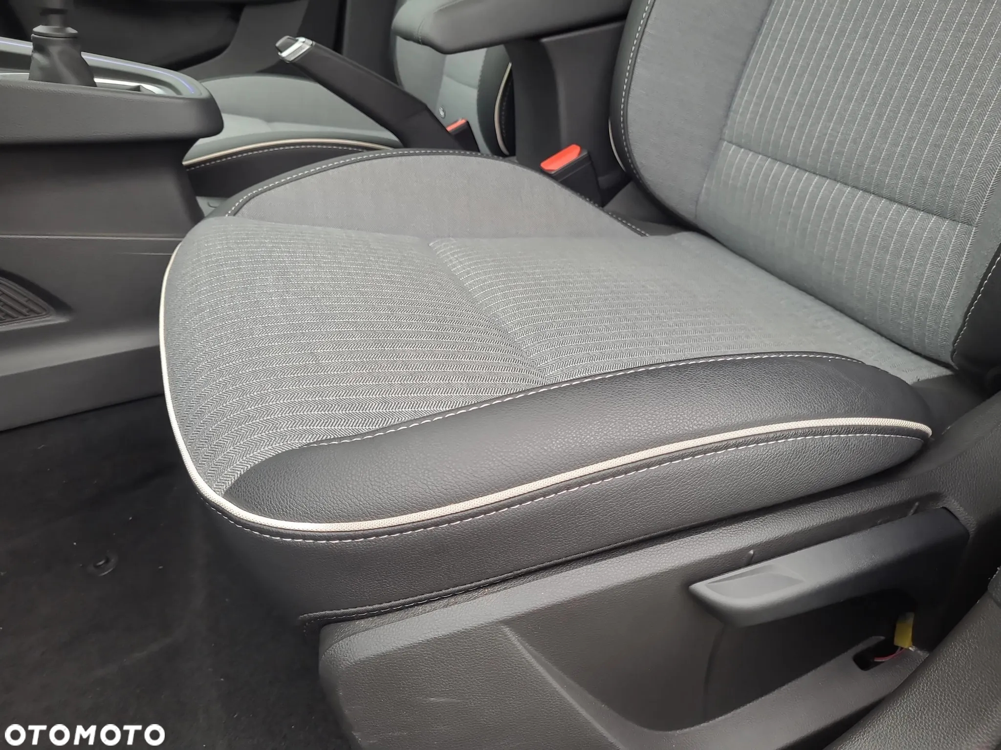 Renault Clio 1.0 TCe Techno - 12