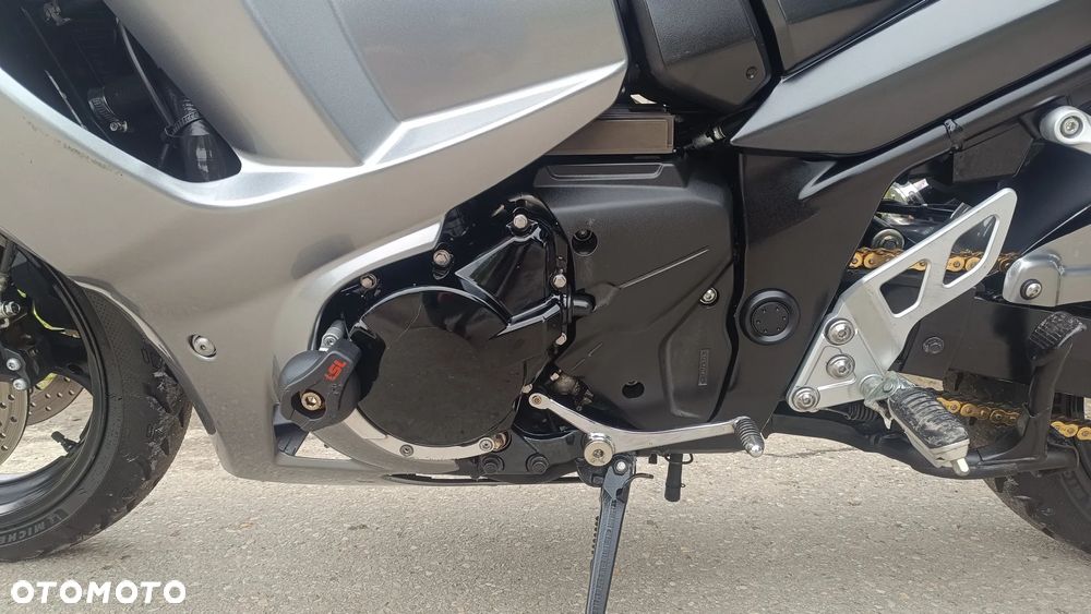 Suzuki GSX - 18