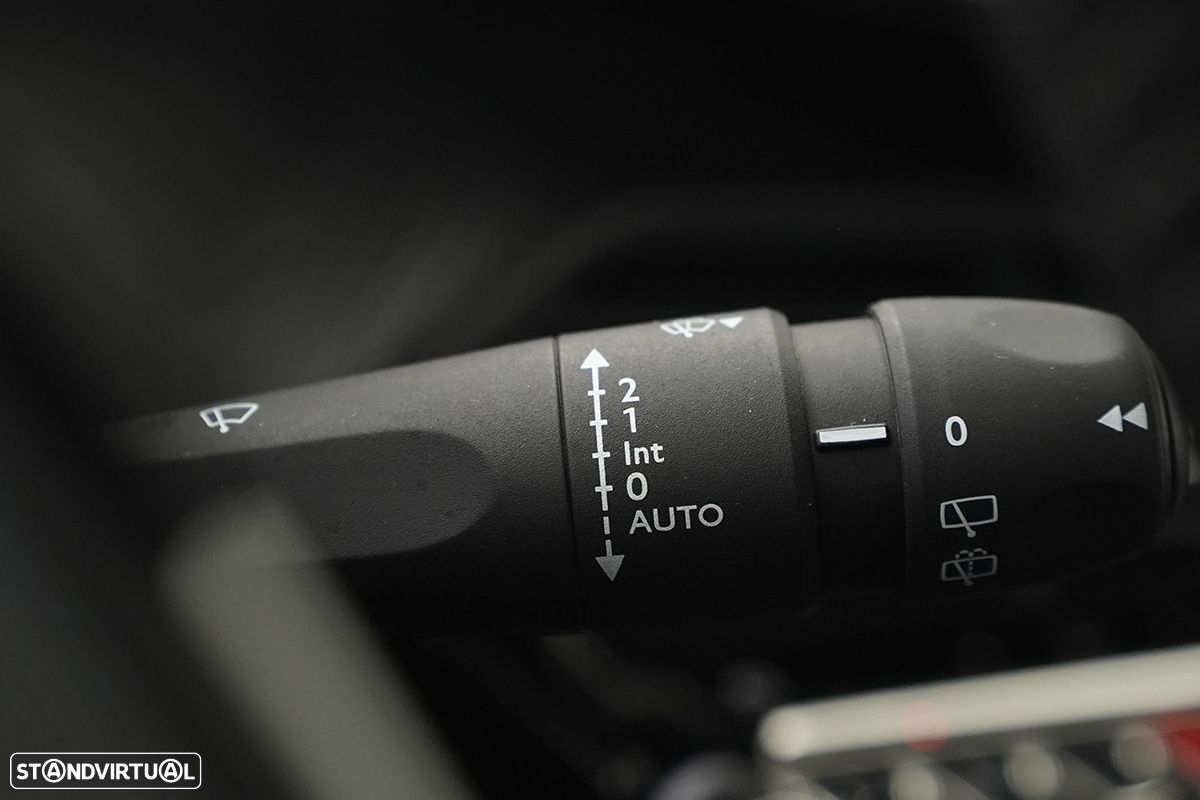 Peugeot 2008 1.2 PureTech Allure - 20