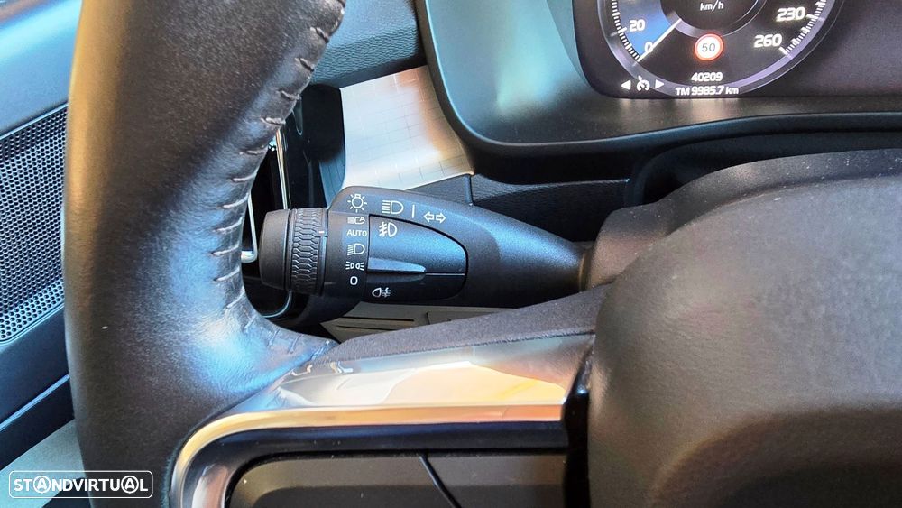 Volvo XC 40 2.0 D3 Momentum Geartronic - 33