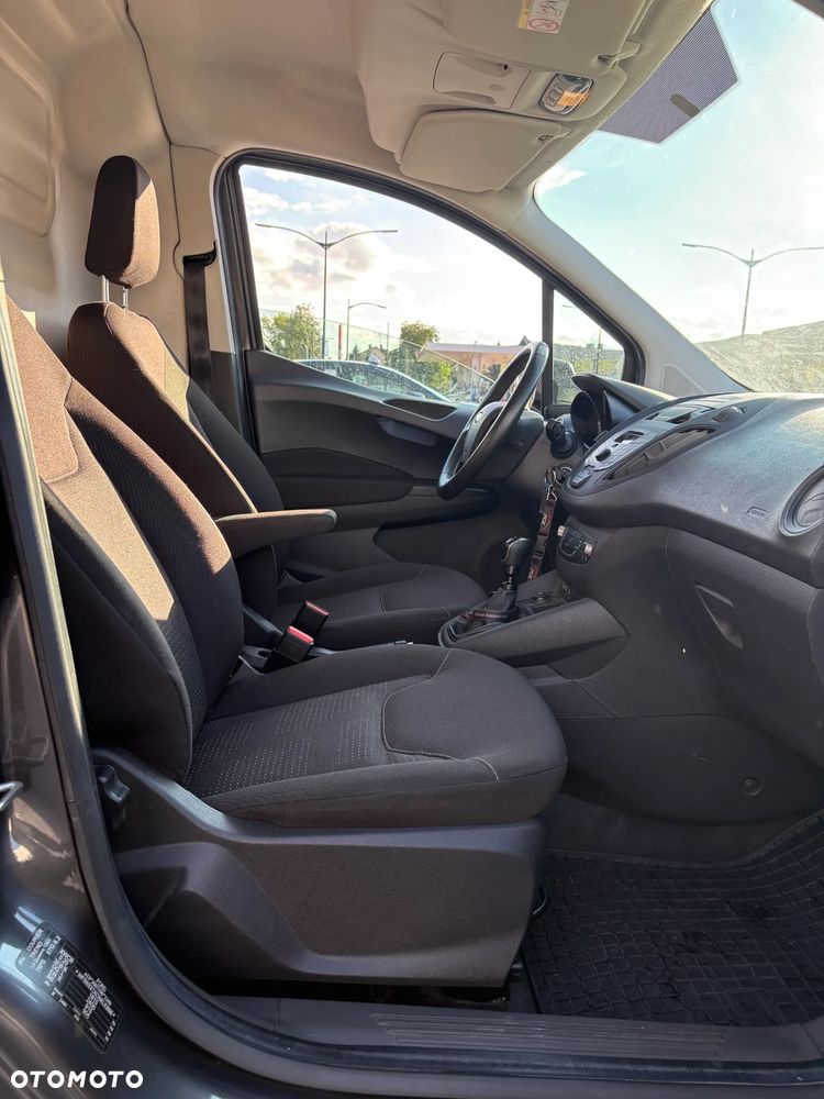 Ford Transit Courier - 10