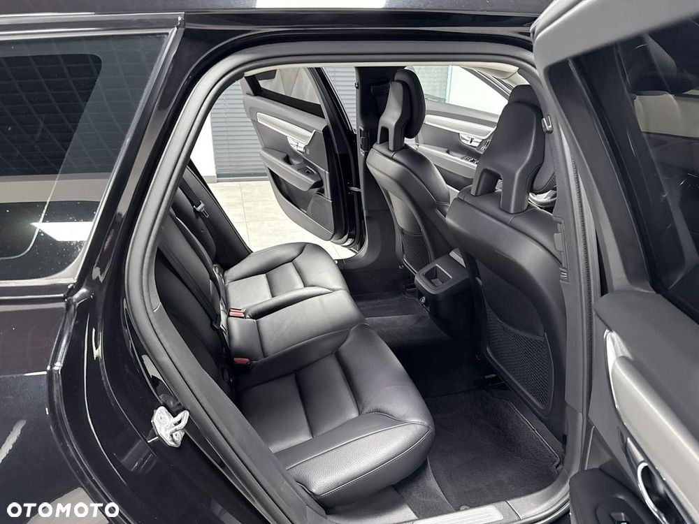 Volvo V90 D4 Geartronic Momentum Pro - 33