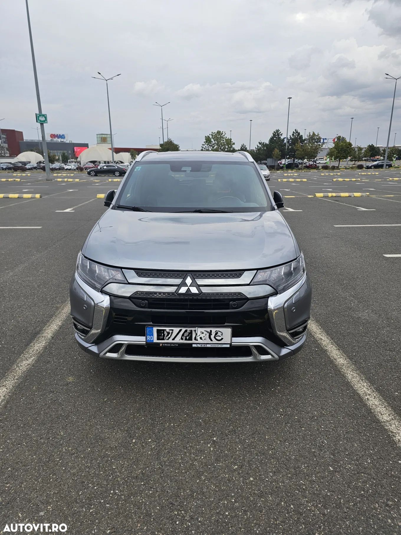 Mitsubishi Outlander - 1
