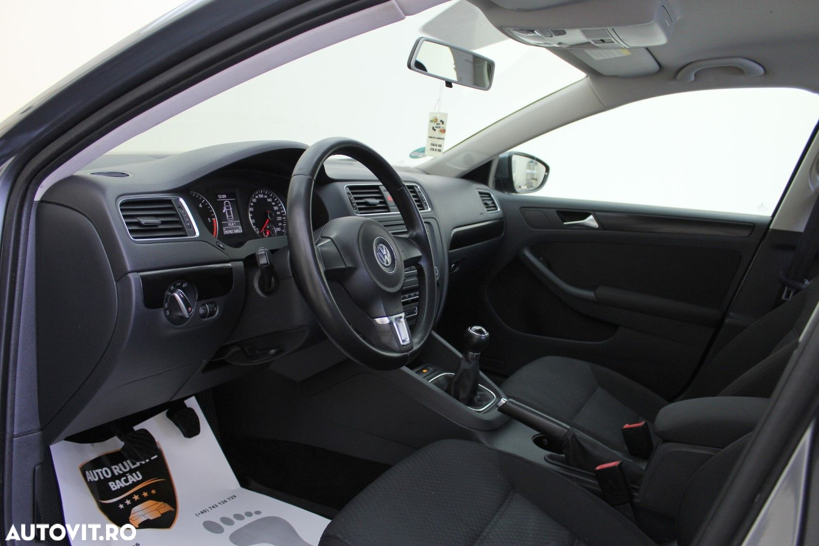 Volkswagen Jetta - 12