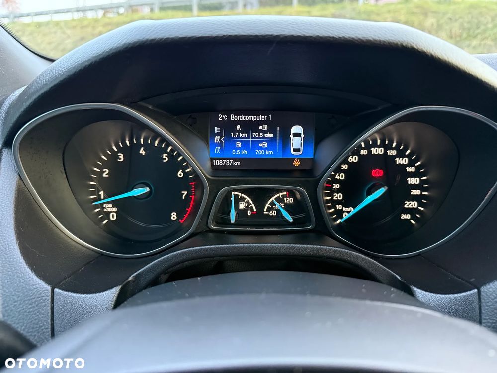 Ford Focus 1.0 EcoBoost Start-Stopp-System ST-LINE STYLE - 16