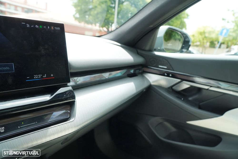 BMW i5 - 5