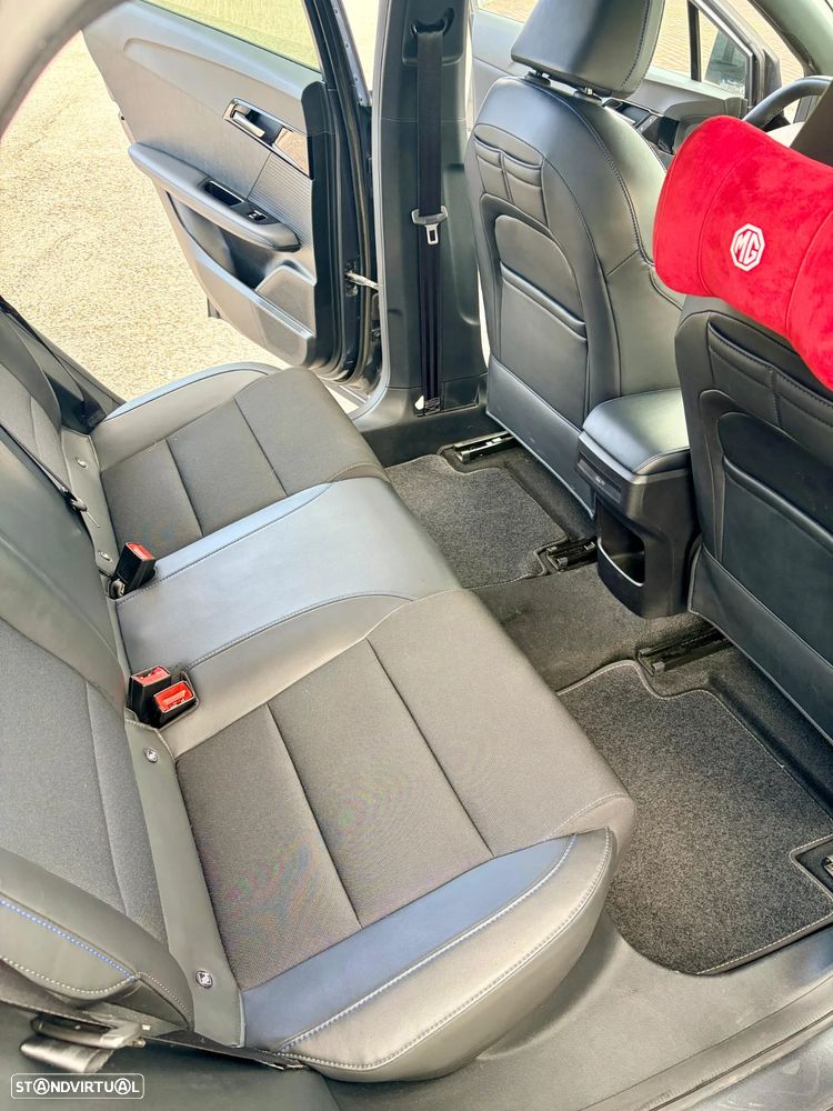 MG MG4 64 kWh Luxury - 18