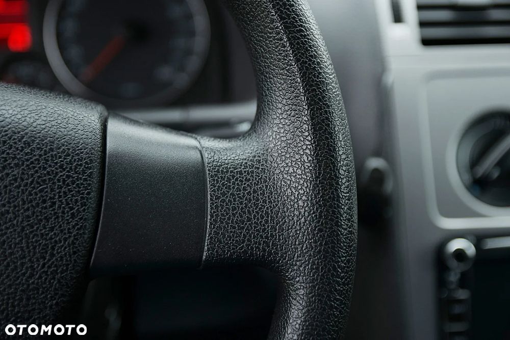 Volkswagen Touran - 28