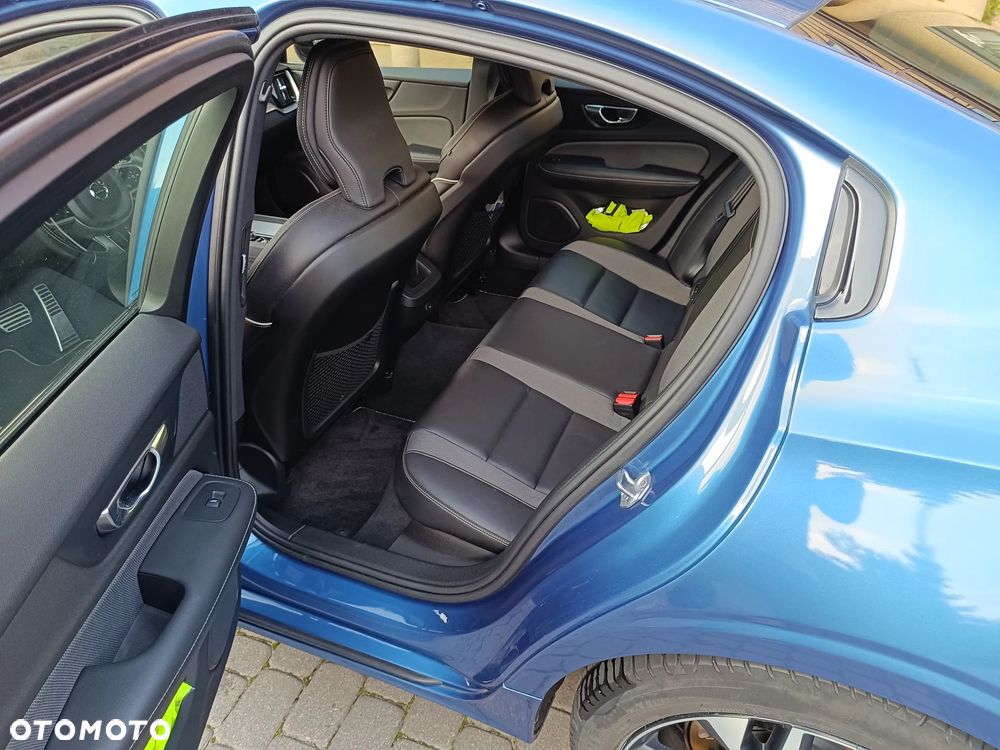 Volvo S60 B4 B R-Design - 11