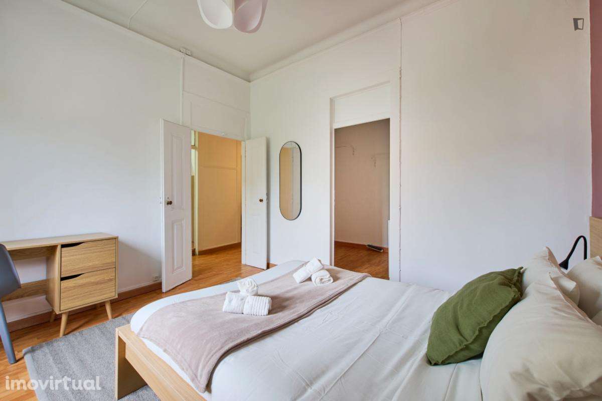 Quarto - localizado em São Bento Lisbon - Grande imagem: 5/29